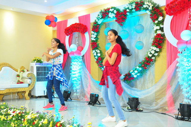 Bro Andrew Richard & Sis Hanna Celebrated their 25th Silver Jubilee Wedding anniversary with great grandeur at the Prayer Center in Mangalore here on May 04th, 2018 amidst a large number of devotees.